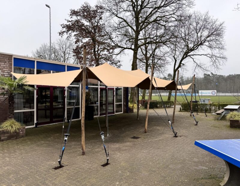 Stretchtent aan de gevel