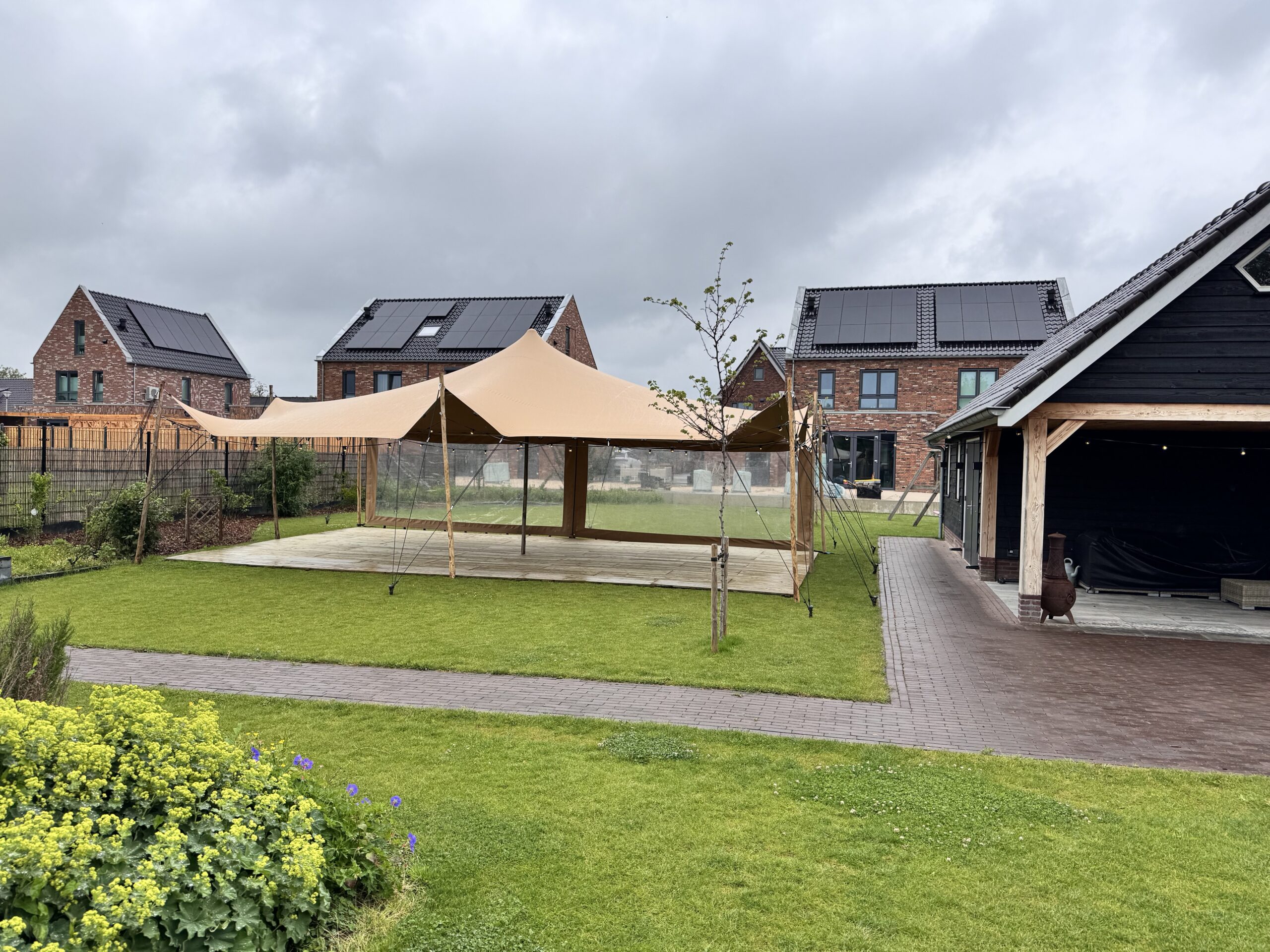 Stretchtent voor tuinfeest